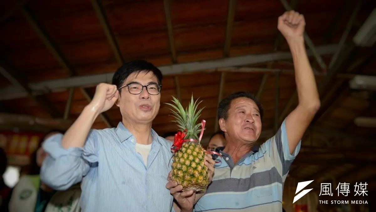 根據《美麗島電子報》民調,民進黨高雄市長補選候選人陳其邁(左)獲52.9%的過半支持度,領先國民黨候選人李眉蓁的14.3%,及民眾黨候選人吳益政的4.4%。(資料照,徐炳文攝)