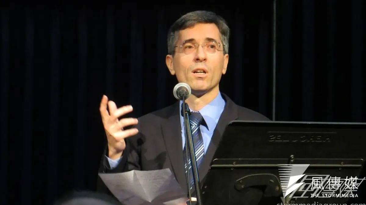 歐洲經貿辦事處處長龐維德9日主持歐洲日慶祝酒會(仇佩芬攝) 歐洲經貿辦事處處長龐維德9日主持歐洲日慶祝酒會(仇佩芬攝)