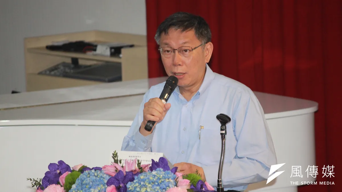 總統蔡英文26日天致電柯文哲表示祝賀。台北市長柯文哲27日被問到有沒有談到2020?柯說,電話怎麼可能討論這種事,並重申自己的立場,表示還是把人民福祉擺在最重要位置。(方炳超攝)