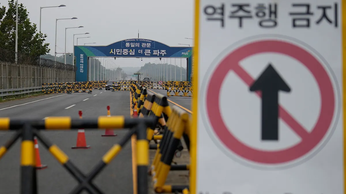 2024年10月15日,南韓坡州通往非軍事區板門店的統一橋。(美聯社)
