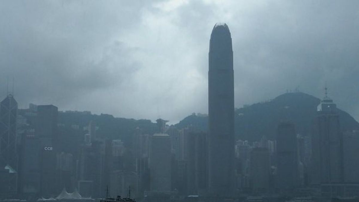 有人質疑民調結果,認為訪問1000多人的民調未必能反映香港700萬人的民意。(BBC中文網) 有人質疑民調結果,認為訪問1000多人的民調未必能反映香港700萬人的民意。(BBC中文網)