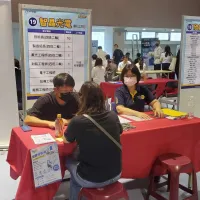 苗栗就業中心9/5(六)「苗栗地區現場徵才活動」,歡迎有求職或轉職需求的民眾踴躍參加。(圖/勞動力發展署桃竹苗分署提供) 苗栗就業中心9/5(六)「苗栗地區現場徵才活動」,歡迎有求職或轉職需求的民眾踴躍參加。(圖/勞動力發展署桃竹苗分署提供)