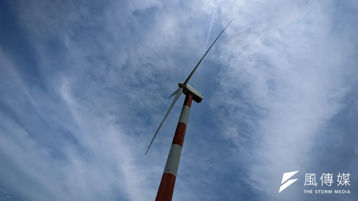 風電和光電等再生能源的不穩定特性,被推測是造成西班牙、葡萄牙和法國南部的跨國大停電主因。(資料照,顏麟宇攝) 風電和光電等再生能源的不穩定特性,被推測是造成西班牙、葡萄牙和法國南部的跨國大停電主因。(資料照,顏麟宇攝)