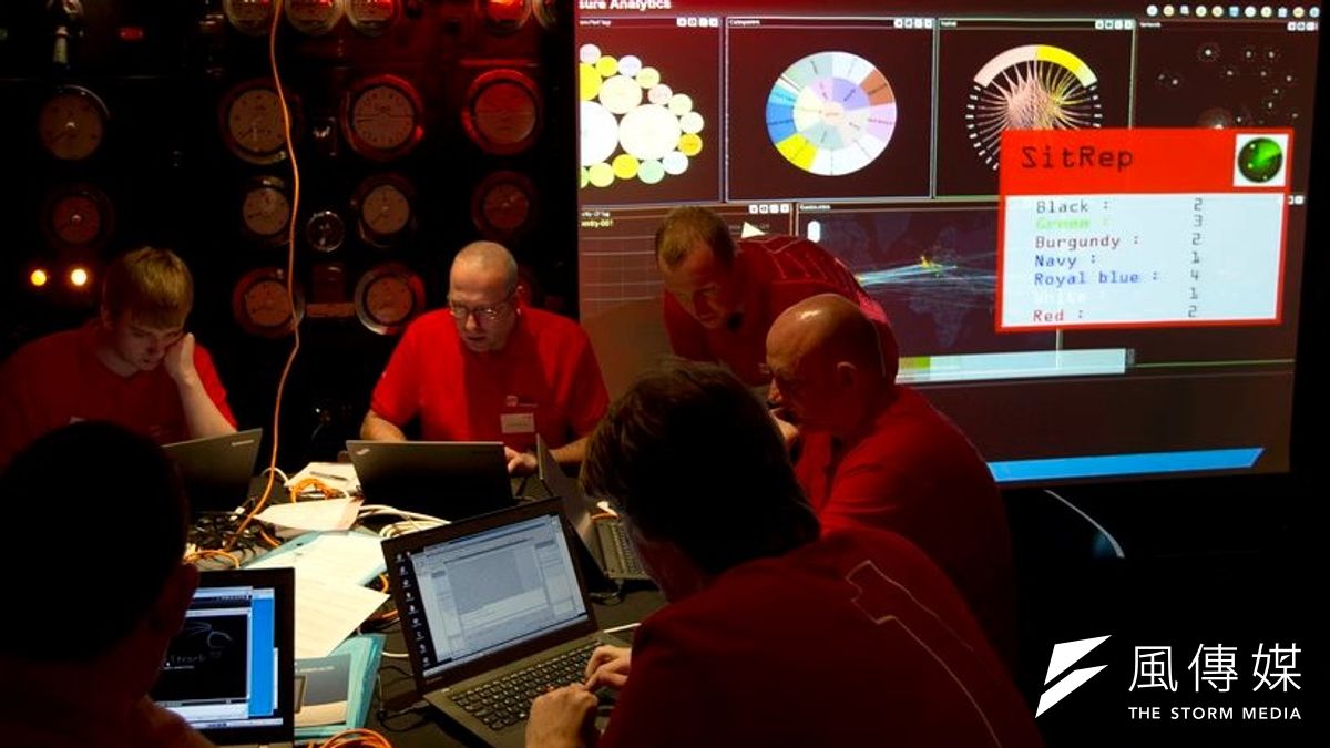 英國政府通訊總部的人員正在模擬網路攻擊(取自美聯社) 英國政府通訊總部的人員正在模擬網路攻擊(取自美聯社)