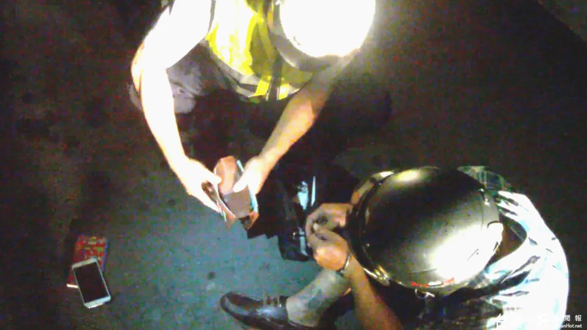 被警察看一眼就心慌 毒蟲荒謬棄車遭逮