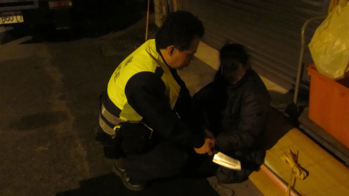 婦女持菜刀欲自戕 警方奪刀挽回寶貴生命