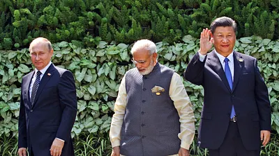 2016年10月16日,俄羅斯總統普京、印度總理莫迪與中國國家主席習近平出席在印度舉行的金磚峰會。(美聯社)