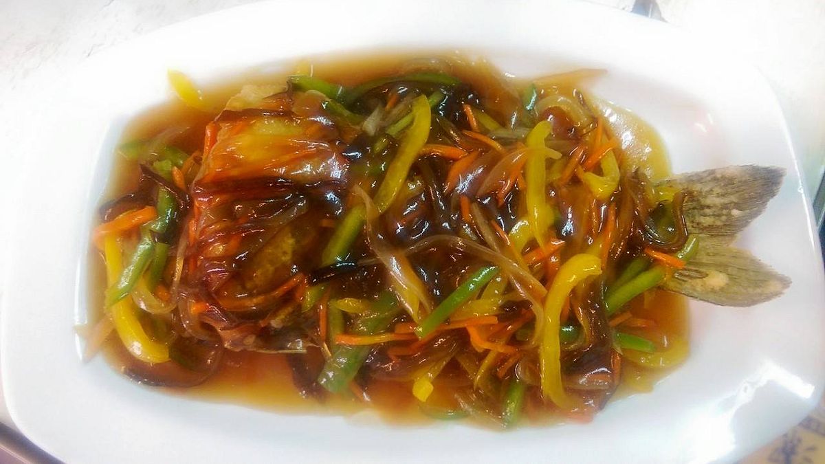 五柳枝魚的醬汁呈現一種柔和的酸,沒有糖醋魚那麼甜,也不見紅燒魚那麼鹹。(取自阿姐廚房粉專) 五柳枝魚的醬汁呈現一種柔和的酸,沒有糖醋魚那麼甜,也不見紅燒魚那麼鹹。(取自阿姐廚房粉專)