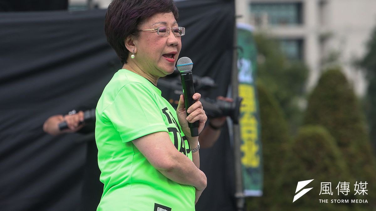 表態參選台北市長的前副總統呂秀蓮22日出席立委姚文智主辦的「機蛋大遊行」。(陳明仁攝) 表態參選台北市長的前副總統呂秀蓮22日出席立委姚文智主辦的「機蛋大遊行」。(陳明仁攝)