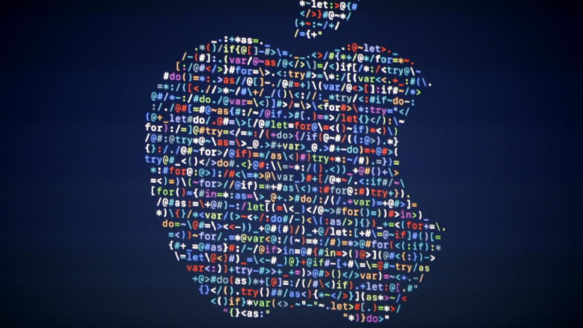 科技熱議》8萬元的iPhone折疊機長什麼樣?可能像三星?拿出你的護照看一看,就會有感覺…