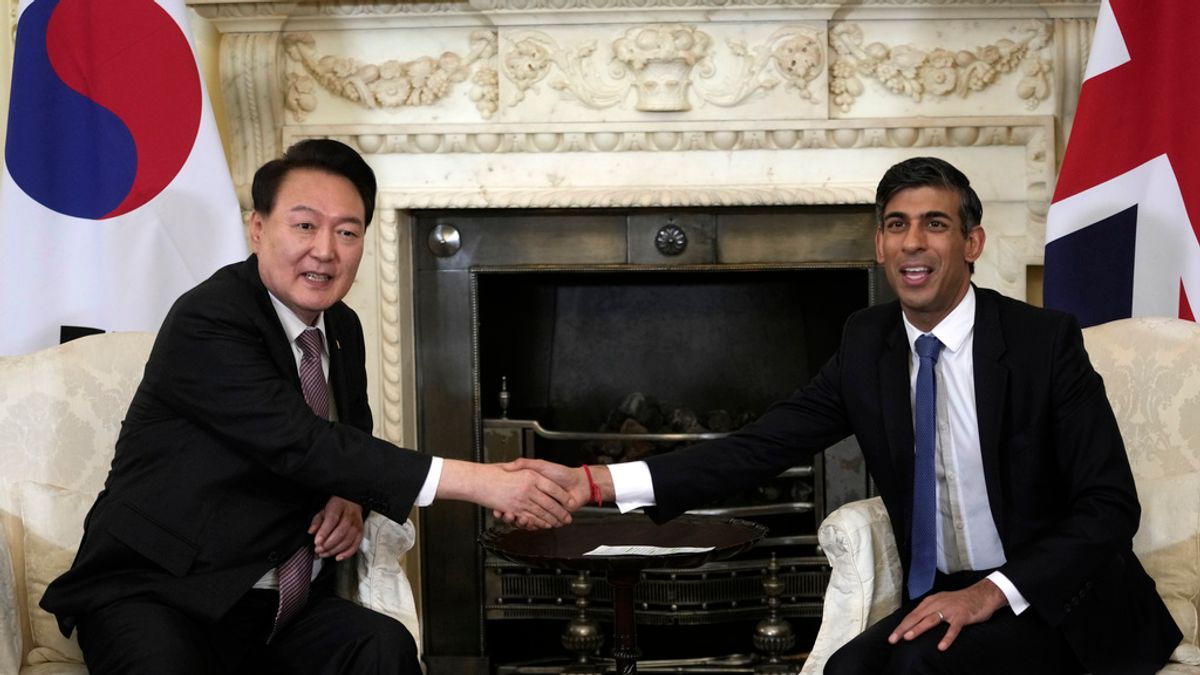 2023年11月21日,南韓總統尹錫悅對英國進行國事訪問,在唐寧街10號會晤英國首相蘇納克。(美聯社) 2023年11月21日,南韓總統尹錫悅對英國進行國事訪問,在唐寧街10號會晤英國首相蘇納克。(美聯社)