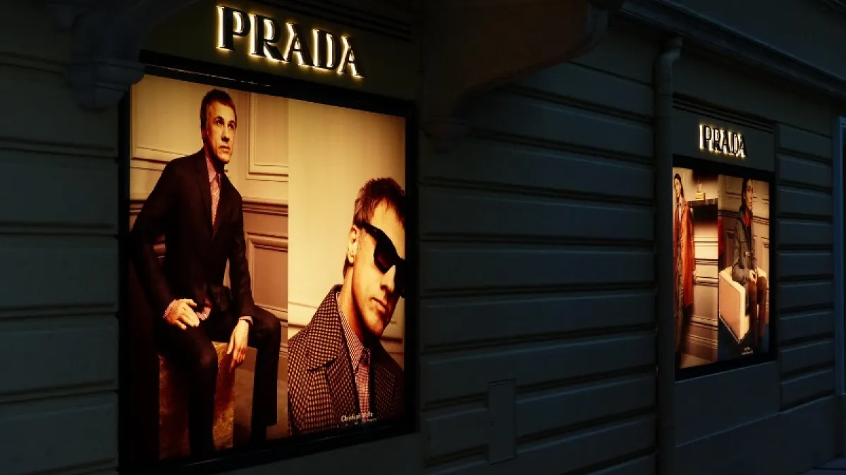 義大利時尚龍頭Prada證實收購Versace。(示意圖/Pixabay)