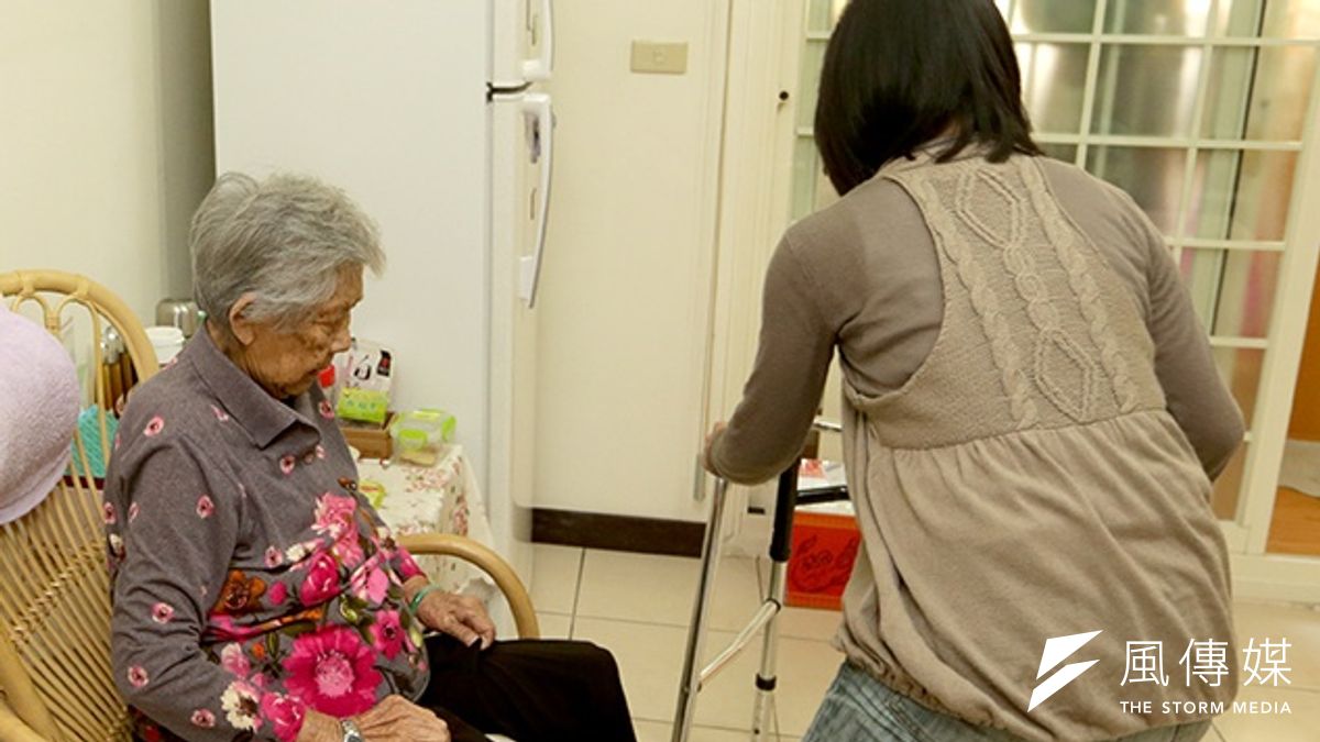 國民黨立委江惠貞等推動長照法,讓外勞納入長照體系。 (吳逸驊攝) 國民黨立委江惠貞等推動長照法,讓外勞納入長照體系。 (吳逸驊攝)