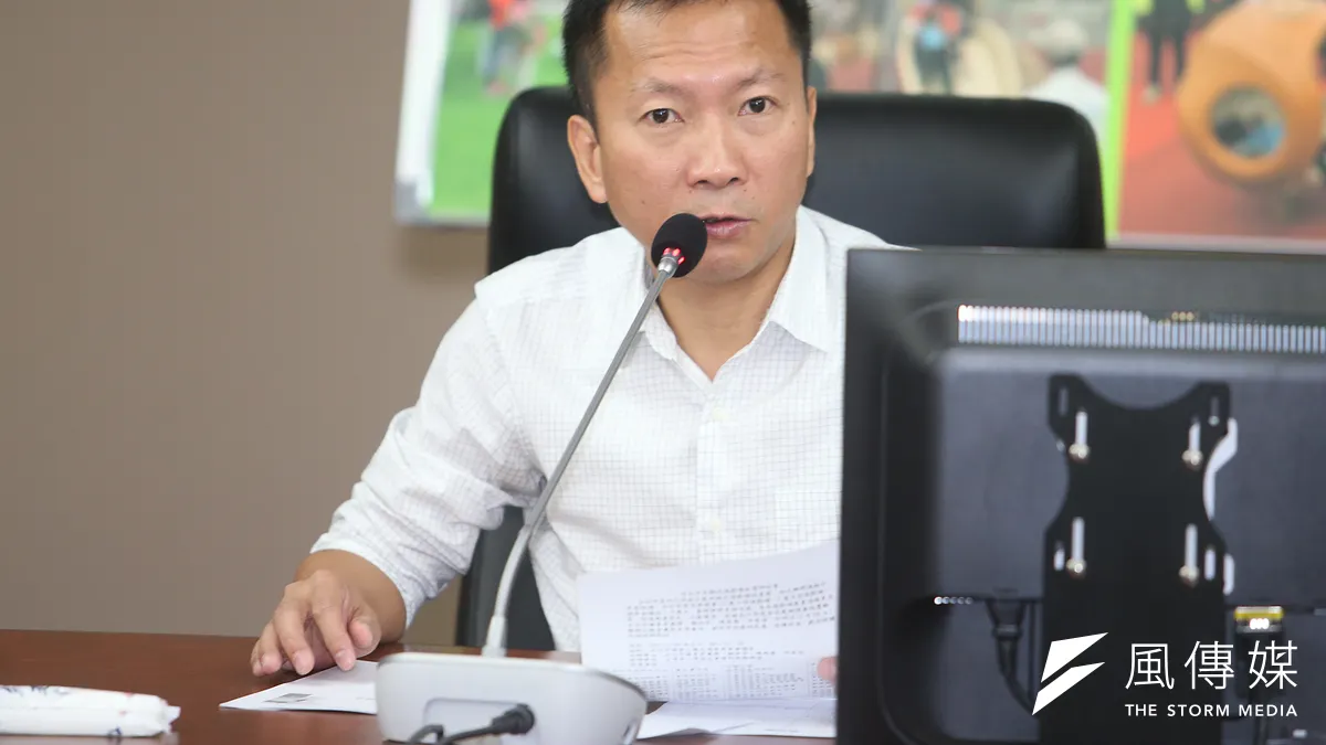 市議員李慶鋒、顏若芳、陳慈慧、許家蓓24日上午舉辦研討會,李慶鋒批評目前北市對於無障礙「共融遊具」都會規劃,仍落入補部門業績競賽與數量累積。(陳明仁攝) 市議員李慶鋒、顏若芳、陳慈慧、許家蓓24日上午舉辦研討會,李慶鋒批評目前北市對於無障礙「共融遊具」都會規劃,仍落入補部門業績競賽與數量累積。(陳明仁攝)