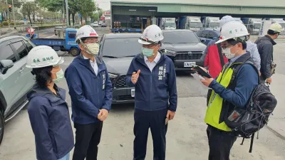 聯合專案稽查由郭添貴秘書長率工務局長楊欽富、勞工局局長及環保局長張瑞琿前往稽查。(圖/環保局提供)