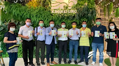 民進黨高雄市黨部主委趙天麟邀請下屆主委候選人許智善到黨部並允全力相挺高票當選,共為年底大選而努力。(圖/徐炳文攝)