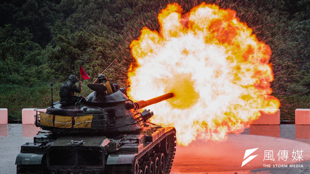 陸軍586旅三軍聯訓基地實彈測考。圖為戰車射擊畫面。(取自中華民國陸軍臉書) 陸軍586旅三軍聯訓基地實彈測考。圖為戰車射擊畫面。(取自中華民國陸軍臉書)