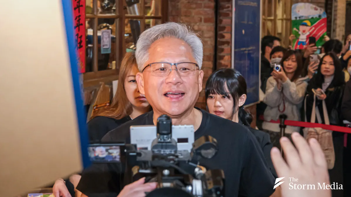 NVIDIA founder and CEO Jensen Huang (center) had more to say than simply introducing OpenClaw to the world. (Photo / Liu Wei-hung)
