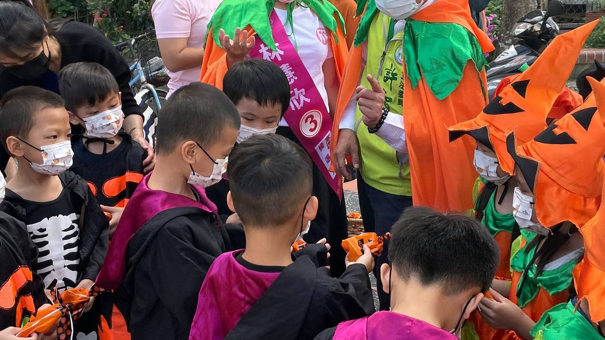 高雄市議員候選人林慧欣將陸續在高雄大旗美地區舉辦多場親子泡泡派對活動,立委許智傑也到場同樂。(圖/林慧欣競總提供) 高雄市議員候選人林慧欣將陸續在高雄大旗美地區舉辦多場親子泡泡派對活動,立委許智傑也到場同樂。(圖/林慧欣競總提供)