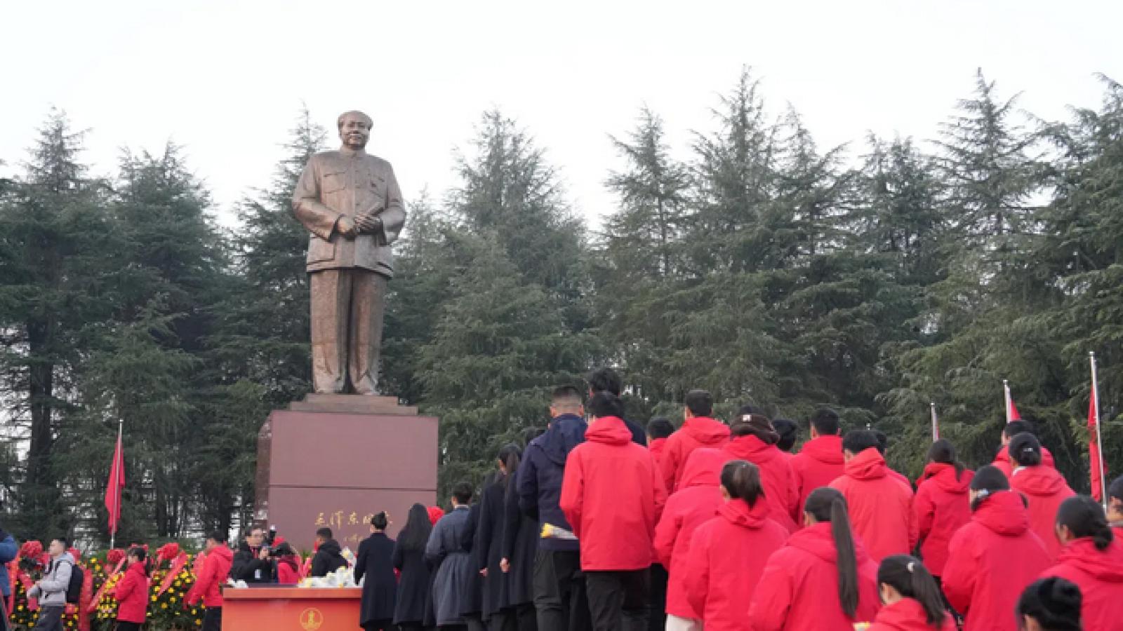 鼓動革命─毛澤東重回沉浸在紅色狂歡中的長沙:《紅曦照耀中國》選摘(1)