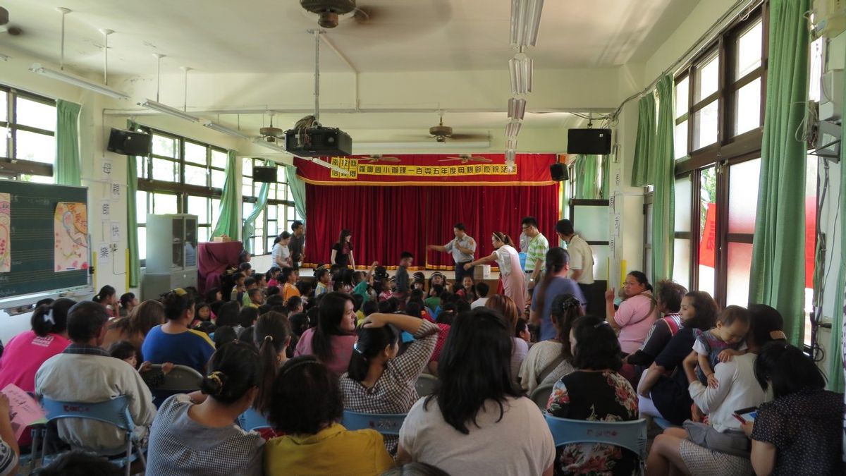 配合母親節活動 南投信義分局舉辦交通安全宣導 配合母親節活動 南投信義分局舉辦交通安全宣導