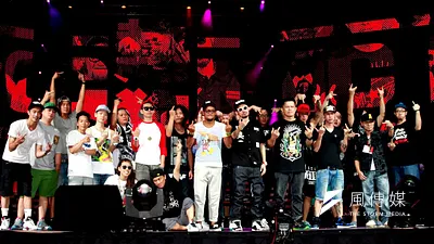 不管是從1991年的L.A Boyz,或者從2000年的MC Hot Dog(熱狗)與大支算起,台灣無庸置疑,確實早就有嘻哈。圖為MC Hot Dog小巨蛋演出。(取自熱狗粉絲專頁)