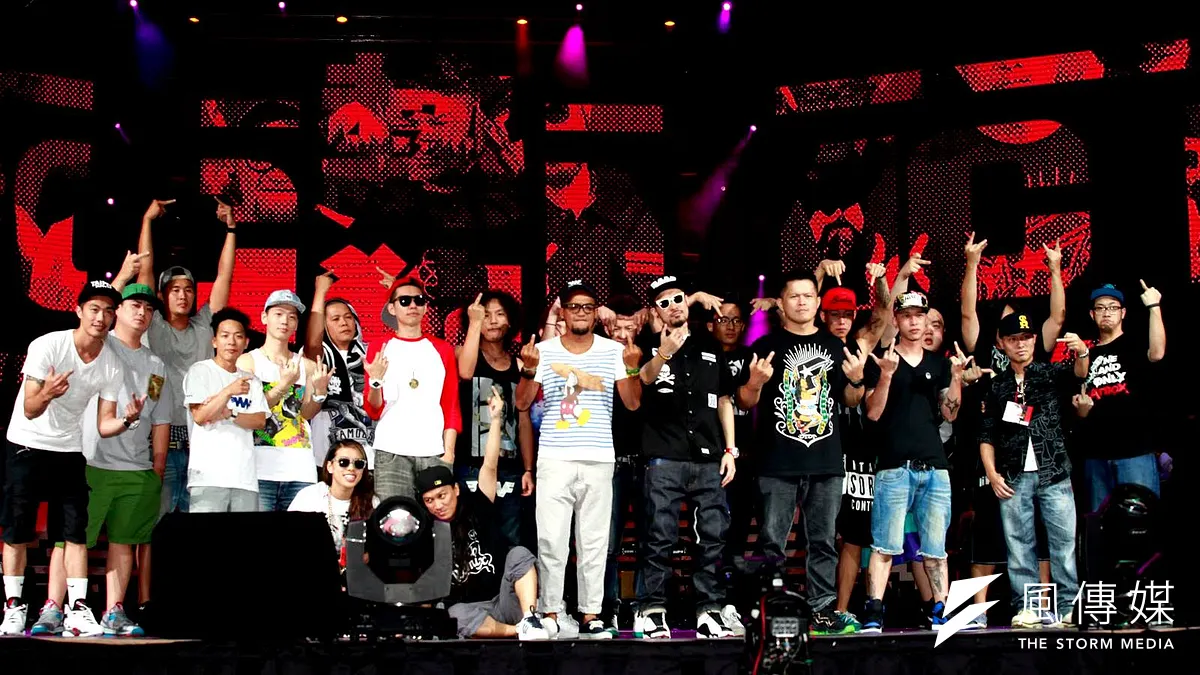 不管是從1991年的L.A Boyz,或者從2000年的MC Hot Dog(熱狗)與大支算起,台灣無庸置疑,確實早就有嘻哈。圖為MC Hot Dog小巨蛋演出。(取自熱狗粉絲專頁)