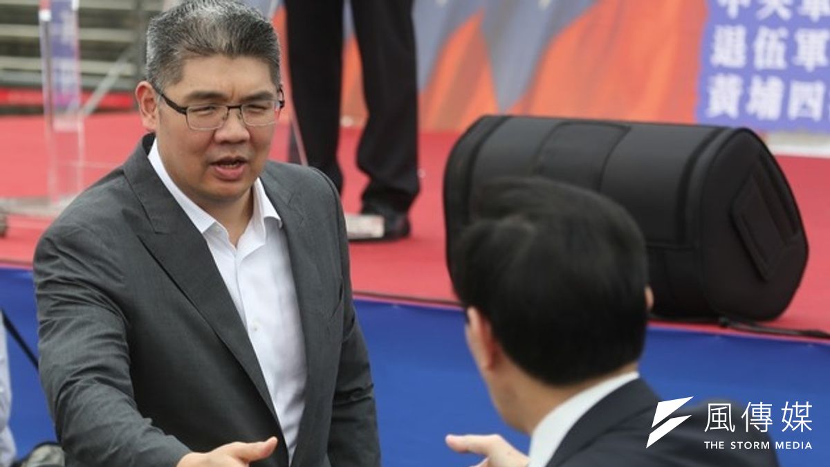 為了拉抬國民黨台北市長參選人連勝文選情,總統馬英九將於12日與連勝文同台。圖為上次馬英九與連勝文在慶祝黃埔建軍活動時同台。(資料照片,余志偉攝) 為了拉抬國民黨台北市長參選人連勝文選情,總統馬英九將於12日與連勝文同台。圖為上次馬英九與連勝文在慶祝黃埔建軍活動時同台。(資料照片,余志偉攝)