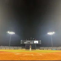 陽岱鋼は引退試合で同点打を放ち、最後まで全力プレーを貫いた。恩師との思い出や盟友たちとの絆を胸に、今後は日台双方の野球界への貢献を誓い、21年間の現役生活に幕を下ろした。(黃信維撮影) 陽岱鋼は引退試合で同点打を放ち、最後まで全力プレーを貫いた。恩師との思い出や盟友たちとの絆を胸に、今後は日台双方の野球界への貢献を誓い、21年間の現役生活に幕を下ろした。(黃信維撮影)