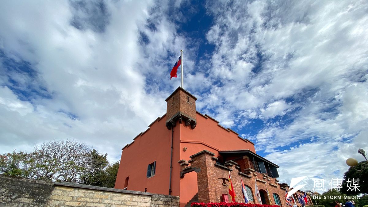 大年初二淡水紅毛城同步贈送前100位進館的民眾1份開館禮,開館禮是限量款「1884清法戰爭滬尾之役」的文創品。(圖/新北市立淡水古蹟博物館提供) 大年初二淡水紅毛城同步贈送前100位進館的民眾1份開館禮,開館禮是限量款「1884清法戰爭滬尾之役」的文創品。(圖/新北市立淡水古蹟博物館提供)