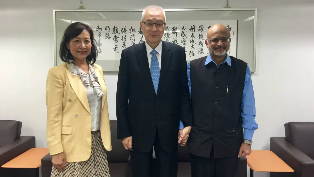 印度馬尼帕大學教授納拉帕特(Madhav Nalapat)31日上午前往拜會準國民黨主席吳敦義。(吳敦義辦公室提供)