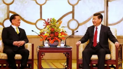 2014年連習會時,連戰曾當面請習近平支持台中市申辦東亞青運,但現在卻因為兩岸政治因素遭到取消,「甚至民進黨直指是連戰搞的鬼」,作者認為,「政府應審慎重視此事,因為其所反映出來的是,大陸已調整對台政策。」。(資料照,新華社)