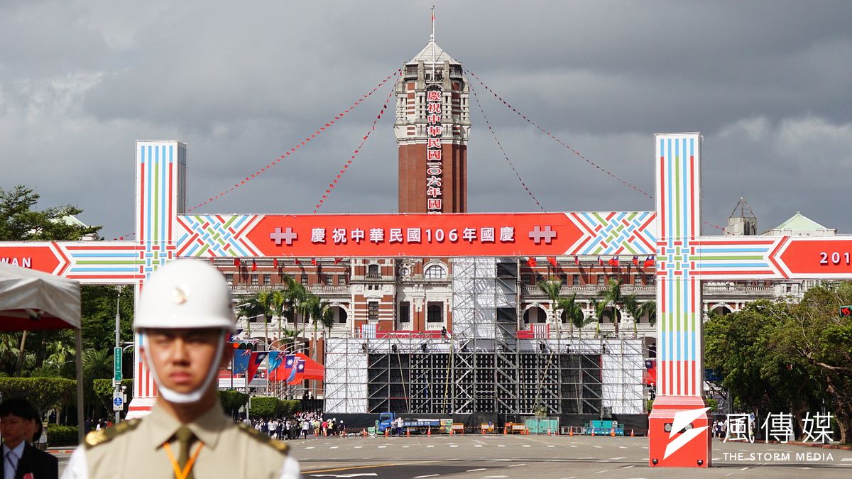 2017國慶大典,眺望總統府。(盧逸峰攝) 2017國慶大典,眺望總統府。(盧逸峰攝)
