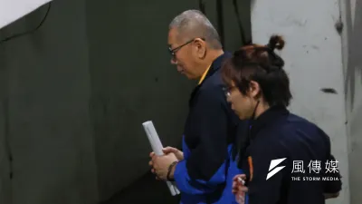 前台北市長柯文哲(中)遭檢方求處重刑,檢辯雙方的法庭大對決才要展開。(顏麟宇攝)