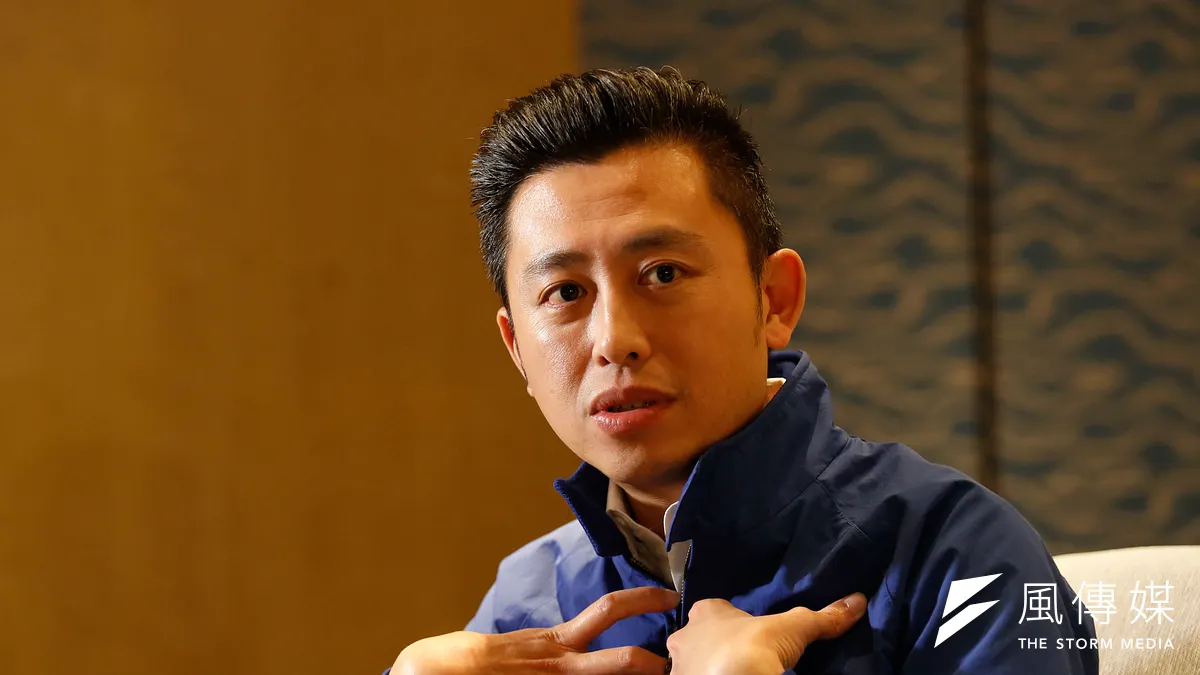 新竹市長林智堅自承,一天工作約16個小時,「孩子是我最大的紓壓,看到小朋友,什麼煩惱都沒了。」(郭晉瑋攝) 新竹市長林智堅自承,一天工作約16個小時,「孩子是我最大的紓壓,看到小朋友,什麼煩惱都沒了。」(郭晉瑋攝)