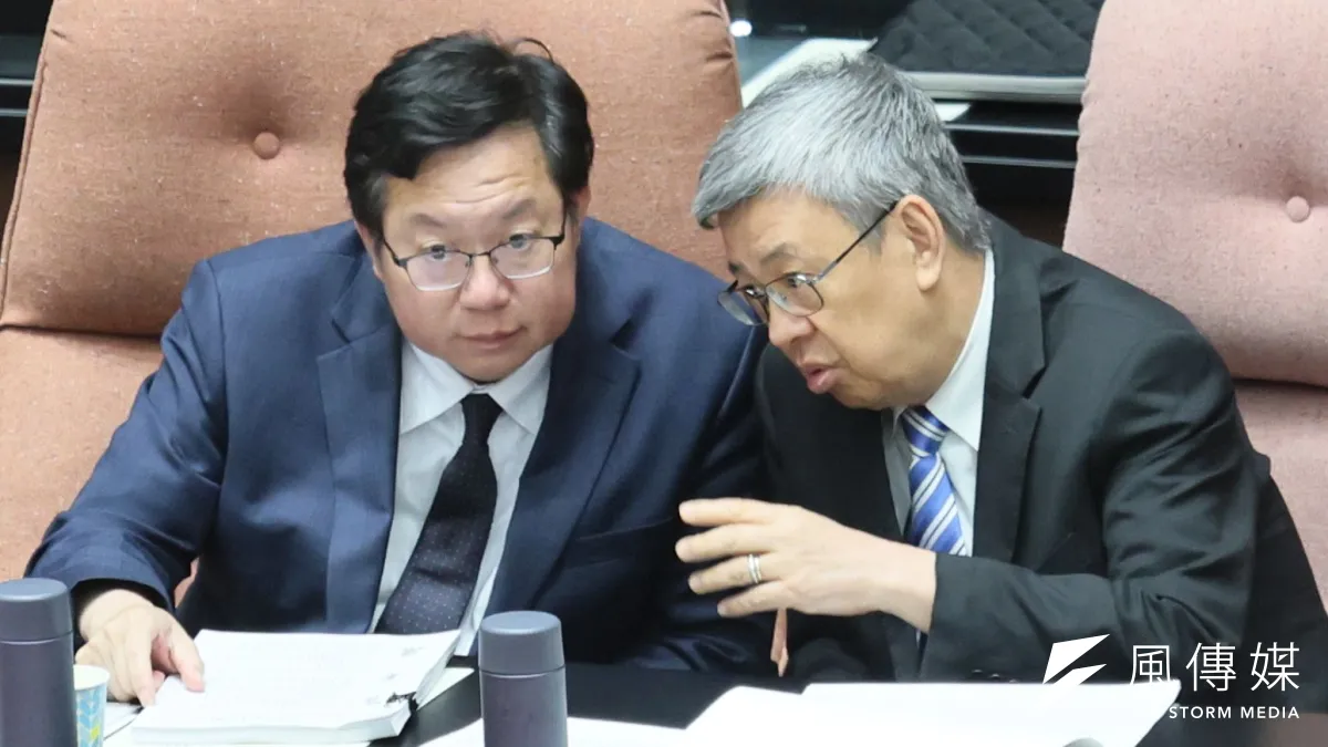 網路上近日傳出疑似行政院副院長鄭文燦(左)與一名女子進入飯店私會的影片。對此,鄭文燦嚴正澄清「我不是影中人」。(資料照,柯承惠攝)