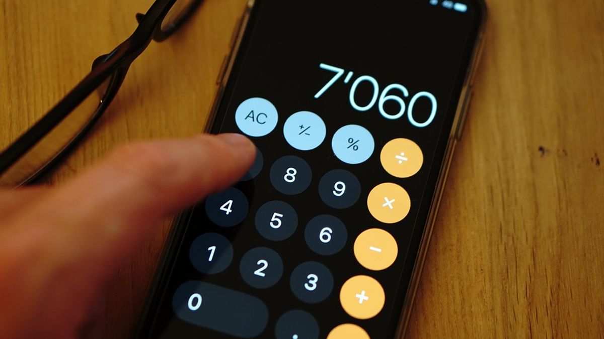 不知你有沒有發現,手機計算器從上往下三行的排布是「789-456-123」,但電話撥號盤則是「123-456-789」!為什麼同樣都是用來輸入數字,卻要用不同順序排列呢?原來其中大有學問!(圖/愛范兒提供) 不知你有沒有發現,手機計算器從上往下三行的排布是「789-456-123」,但電話撥號盤則是「123-456-789」!為什麼同樣都是用來輸入數字,卻要用不同順序排列呢?原來其中大有學問!(圖/愛范兒提供)