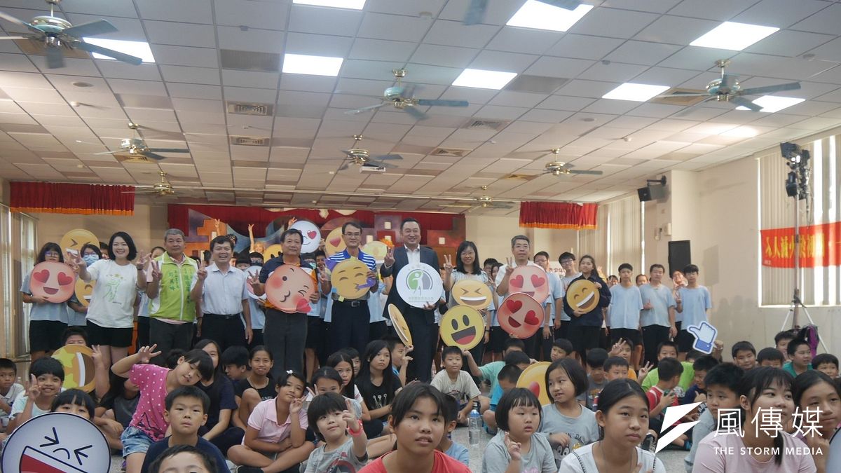 清景麟教育基金會與各鄉鎮社區、校園合作宣導,期盼能深根正確的反毒觀念,讓下一代真正遠離毒品危害。(圖/徐炳文攝) 清景麟教育基金會與各鄉鎮社區、校園合作宣導,期盼能深根正確的反毒觀念,讓下一代真正遠離毒品危害。(圖/徐炳文攝)