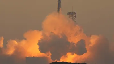 美國與俄羅斯若拋棄冷戰時期的仇恨,合作空間大於敵對。圖為2023年11月18日,SpaceX 無人太空飛行器「星艦」發射升空並進行試飛。(AP)