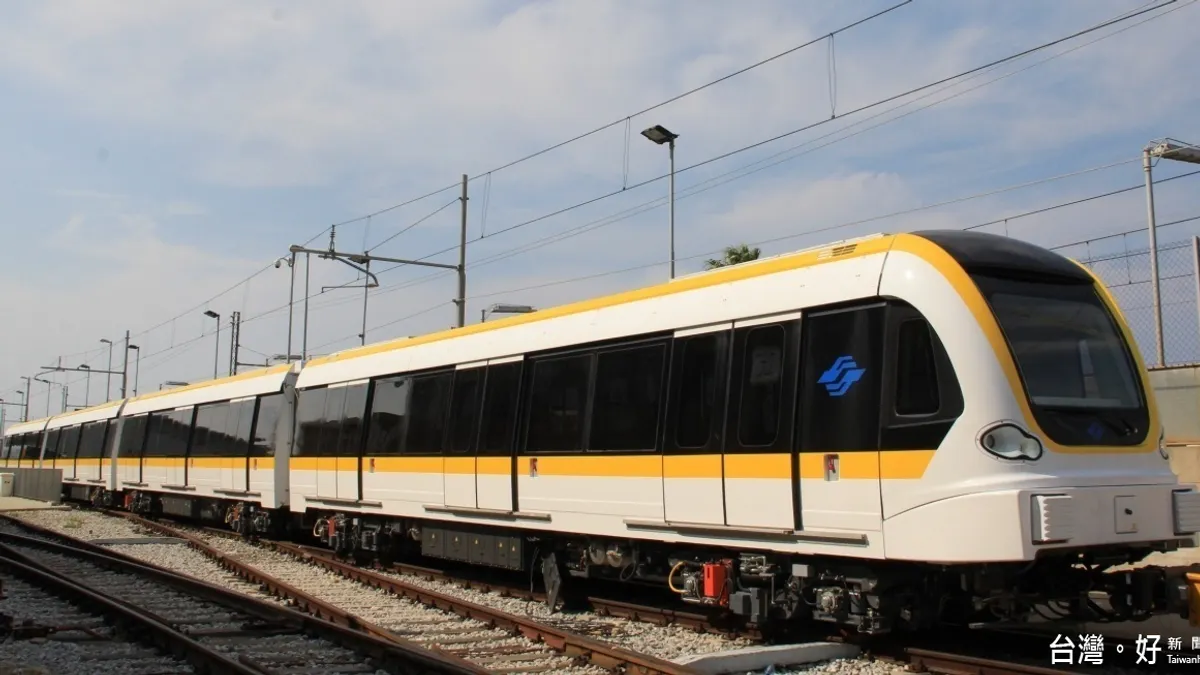 環狀線首列車抵台 義大利流線造型車廂吸睛