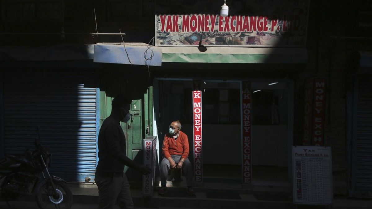 尼泊爾防疫支出過多,被迫減少免費檢測與隔離人數。(AP) 尼泊爾防疫支出過多,被迫減少免費檢測與隔離人數。(AP)