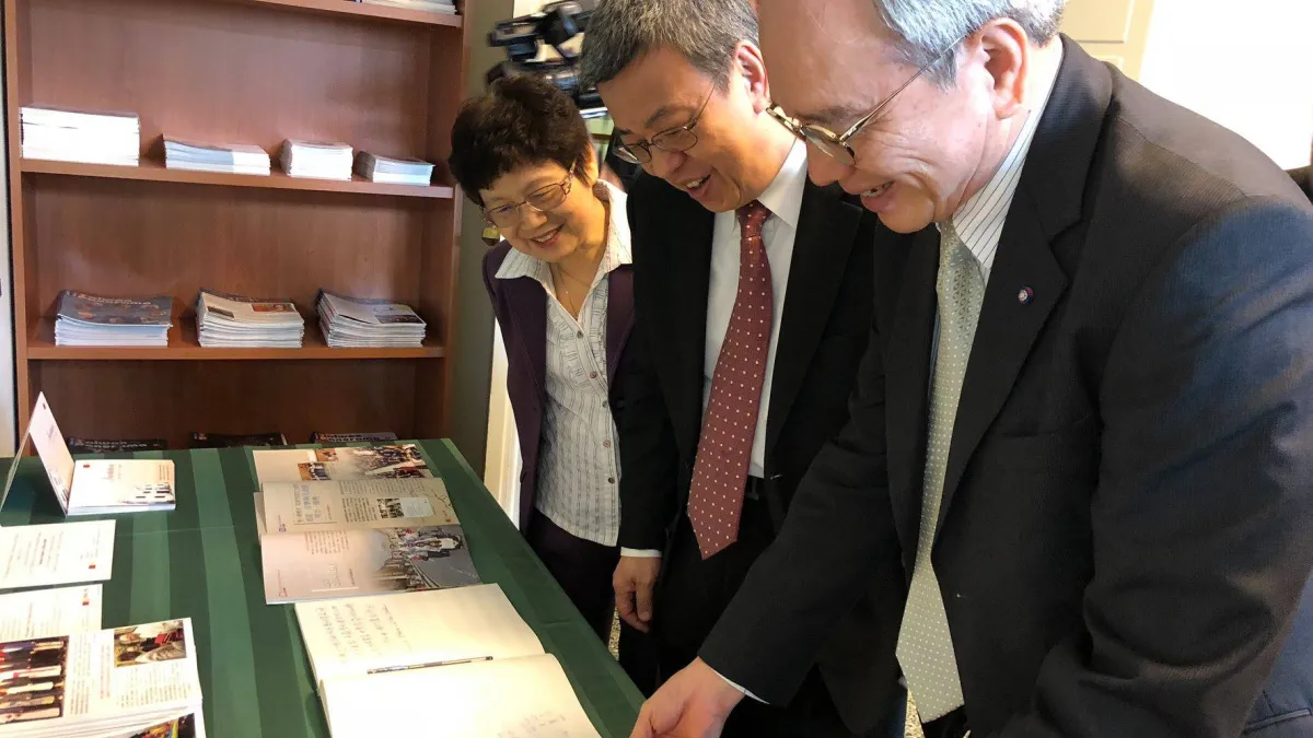 副總統陳建仁「聖誼專案」一行台北時間12日下午抵達義大利,隨即赴駐教廷大使館視察。(取自陳建仁臉書)