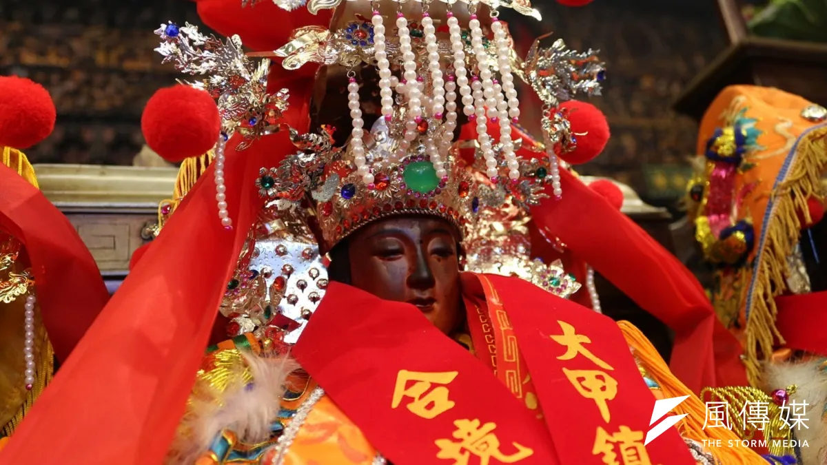 誰說媽祖不能載上西方后冠?(大甲瀾宮媽祖遶境視頻)