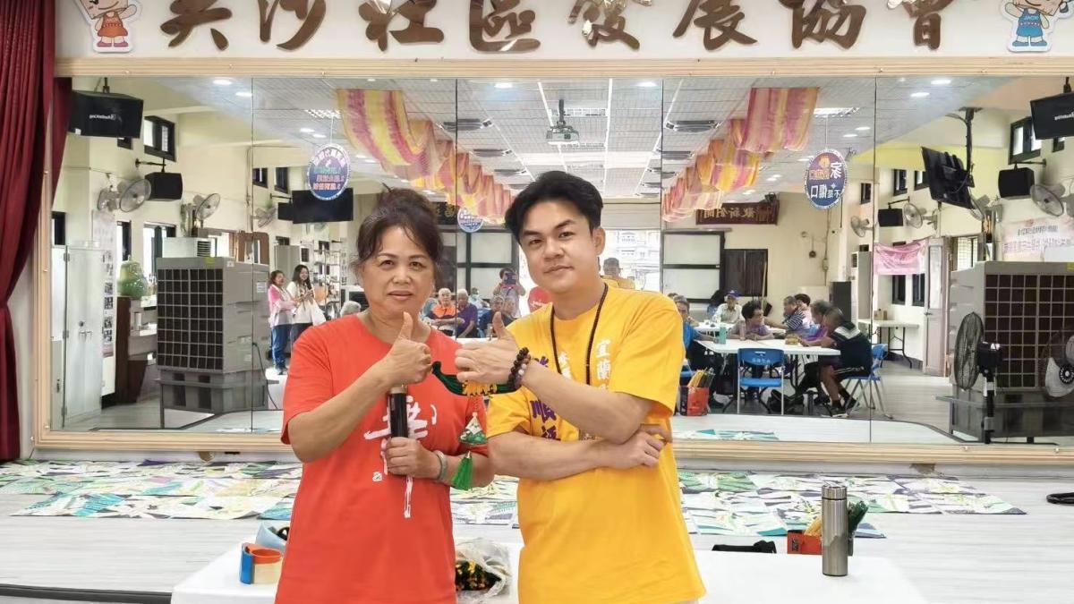 游順評端午送暖走入吳沙社區 贈香包傳遞節慶溫情