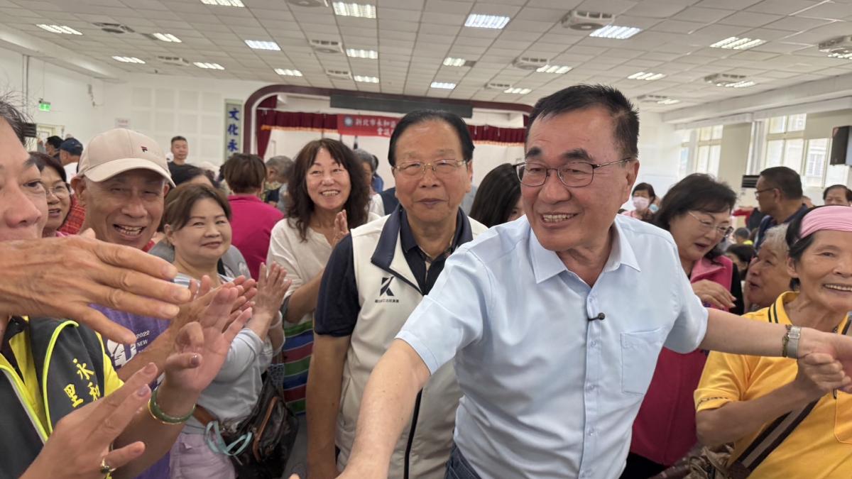 敬老卡點數擬變身「悠遊卡」!李四川提解方:讓長輩消費更靈活