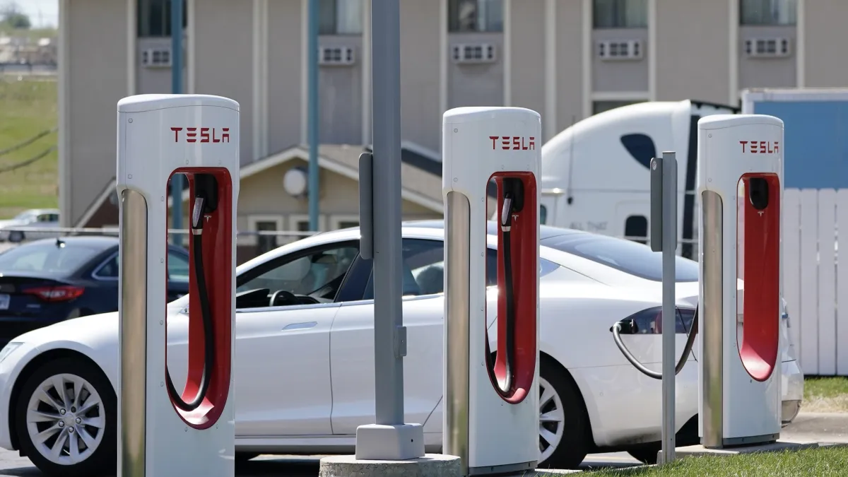 想用電動車減碳救地球?專家表示純電動車的推廣仍有許多的挑戰。(美聯社)