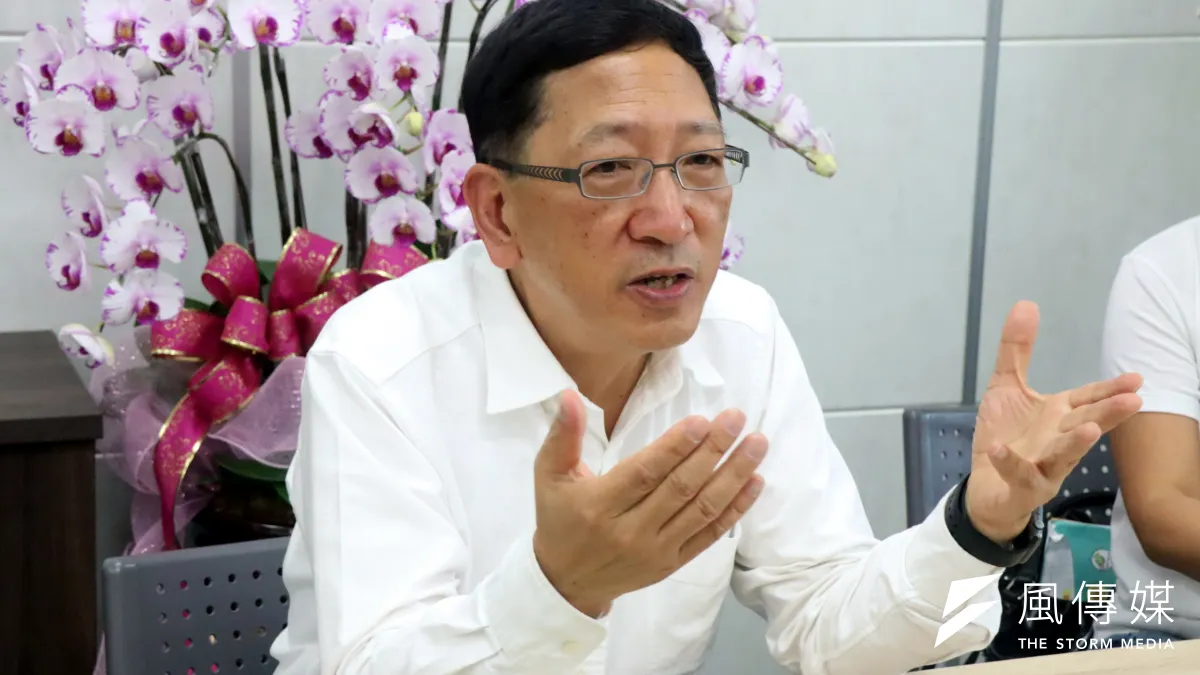 高雄市教育局長吳榕峯夜宿茄萣區華德工家。(圖/徐炳文攝)