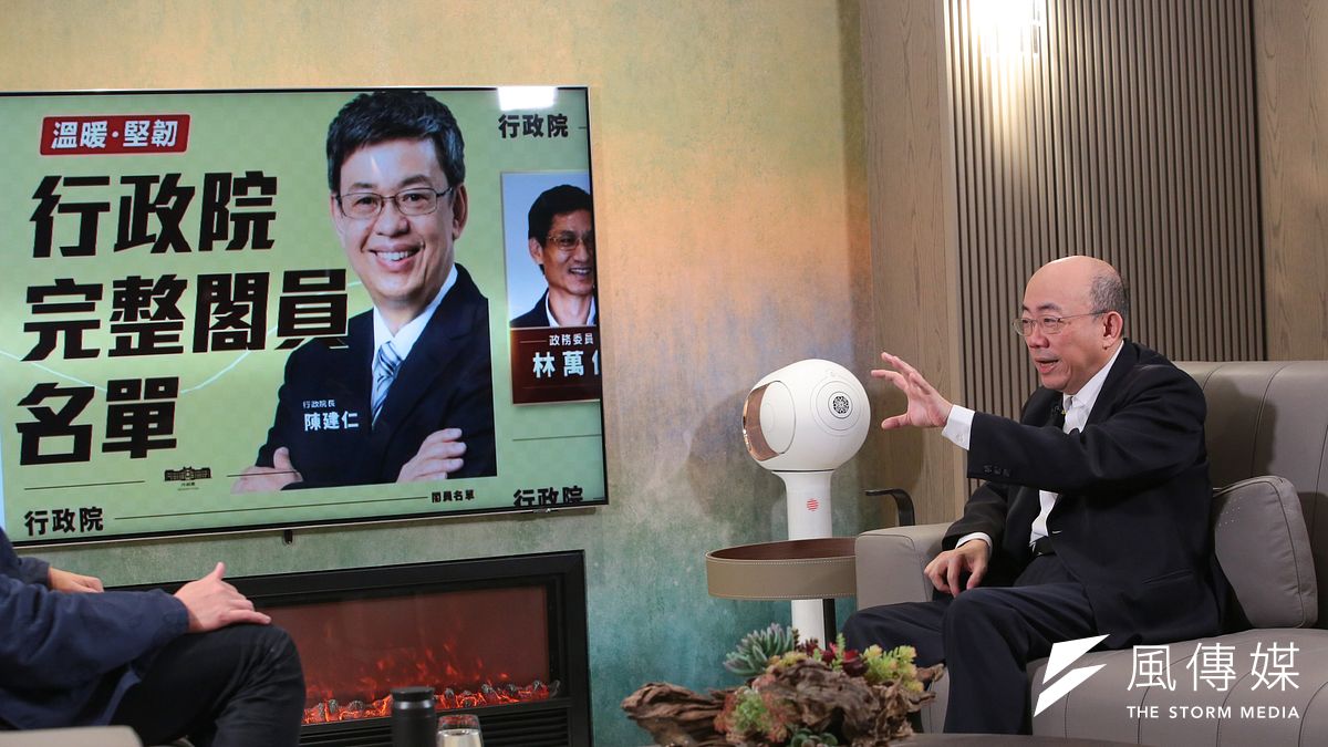 耶魯大學政治學博士郭正亮(右)1日出席黃暐瀚《下班瀚你聊》政論節目。(顏麟宇攝) 耶魯大學政治學博士郭正亮(右)1日出席黃暐瀚《下班瀚你聊》政論節目。(顏麟宇攝)