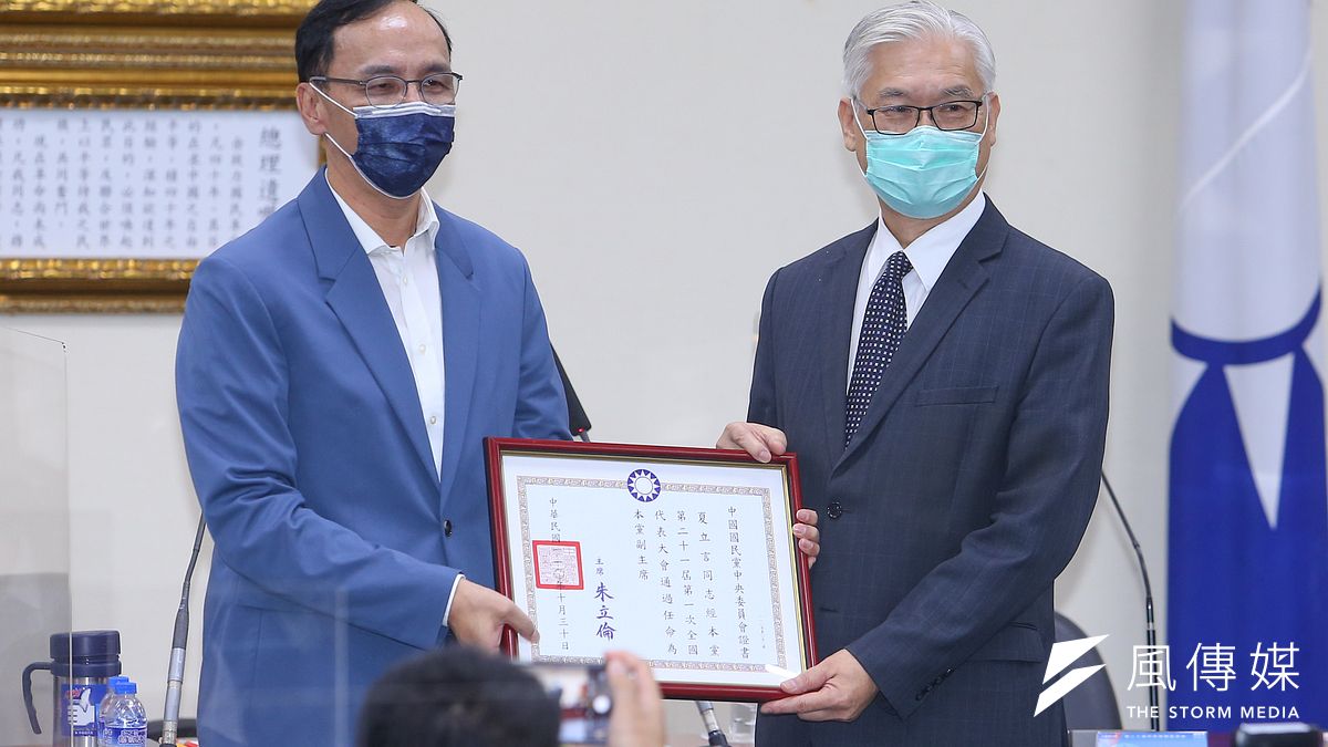 據透露,農曆年後朱立倫(左)將親自出訪日本,同時也委請國民黨副主席夏立言(右)再到對岸跑一趟。(資料照,顏麟宇攝) 據透露,農曆年後朱立倫(左)將親自出訪日本,同時也委請國民黨副主席夏立言(右)再到對岸跑一趟。(資料照,顏麟宇攝)