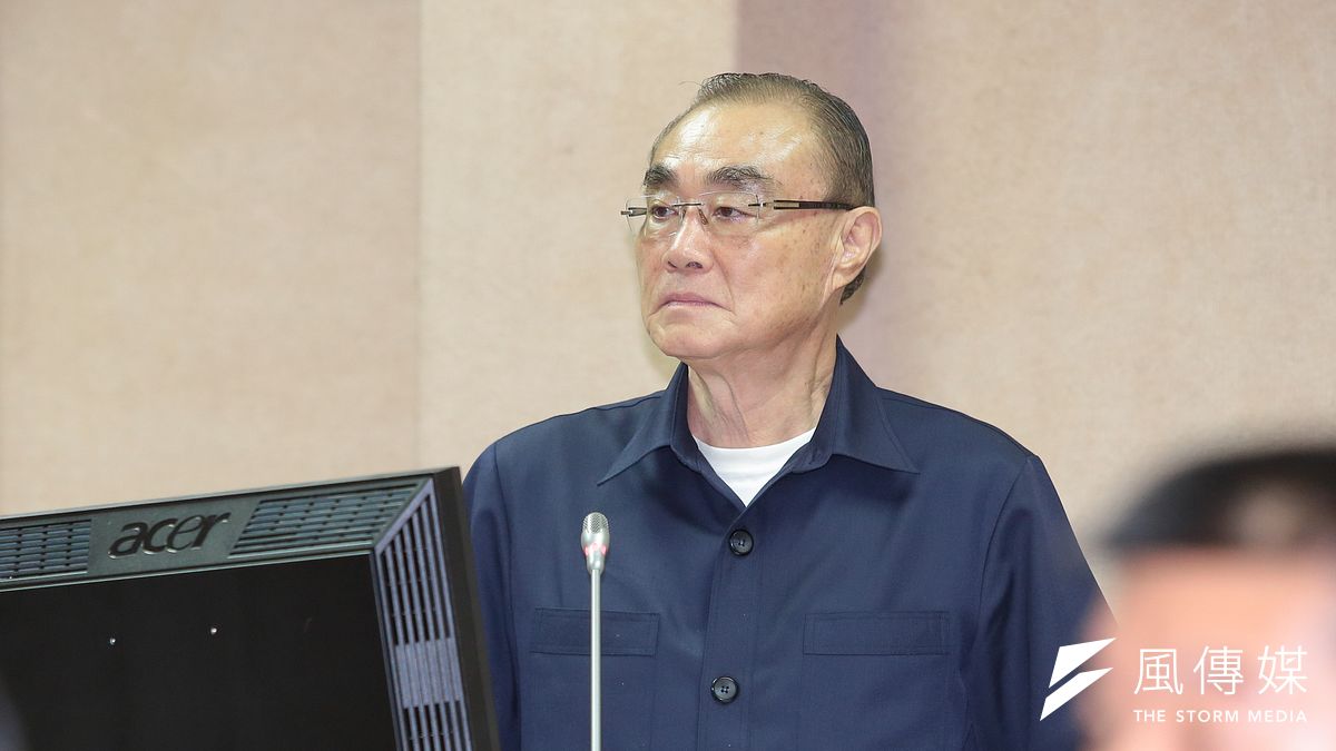 國防部長馮世寬準備動員國軍退將出面和共軍退將大打輿論戰,馮世寬甚至說,「如果不是還沒退休,我就自己上電視反駁!」 (資料照,顏麟宇攝) 國防部長馮世寬準備動員國軍退將出面和共軍退將大打輿論戰,馮世寬甚至說,「如果不是還沒退休,我就自己上電視反駁!」 (資料照,顏麟宇攝)